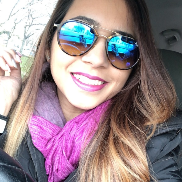 Meet your Posher, Kay - Picture 1 of 1